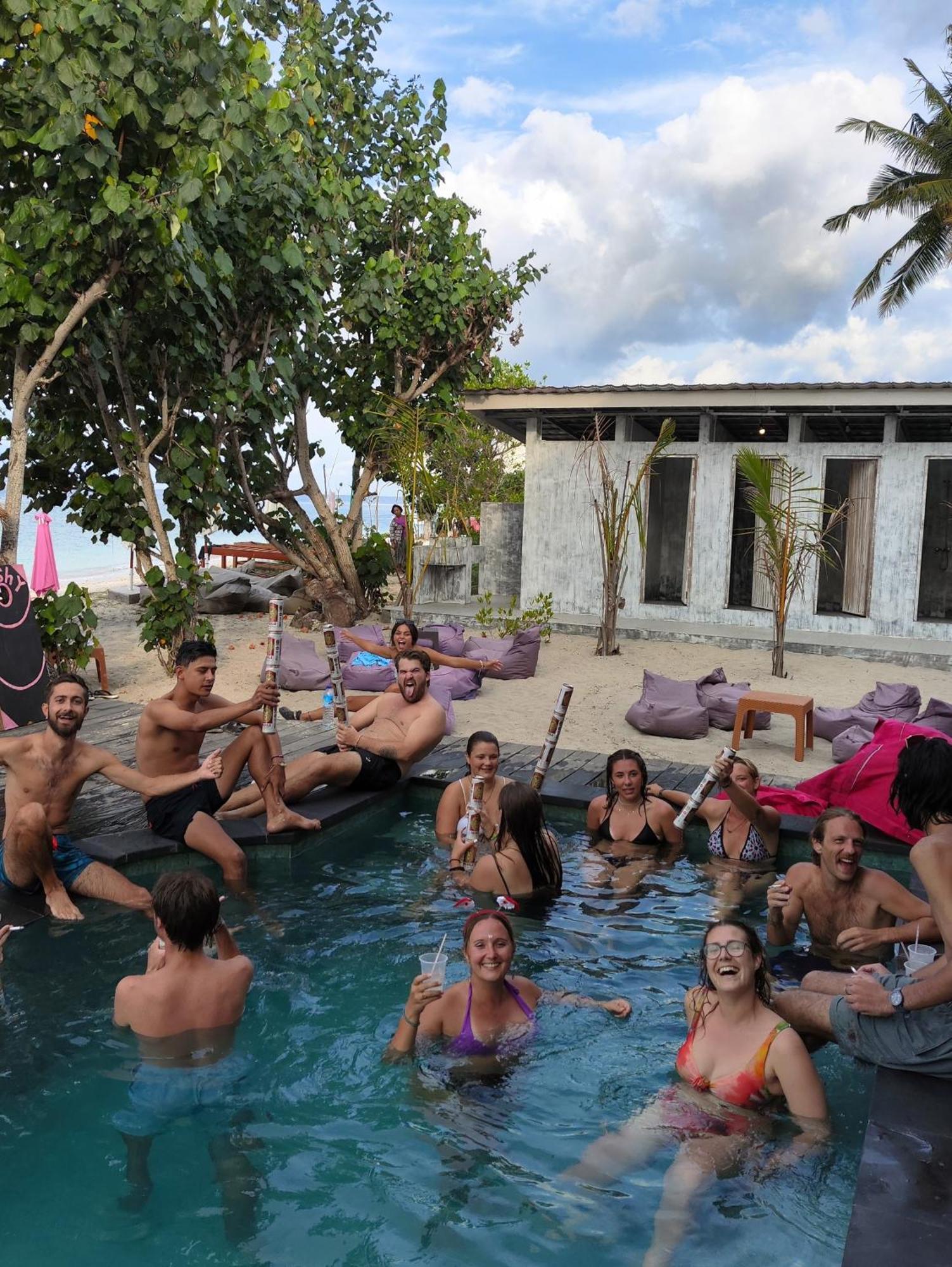 Lushy Hostel Nusa Penida Toyapakeh Bagian luar foto
