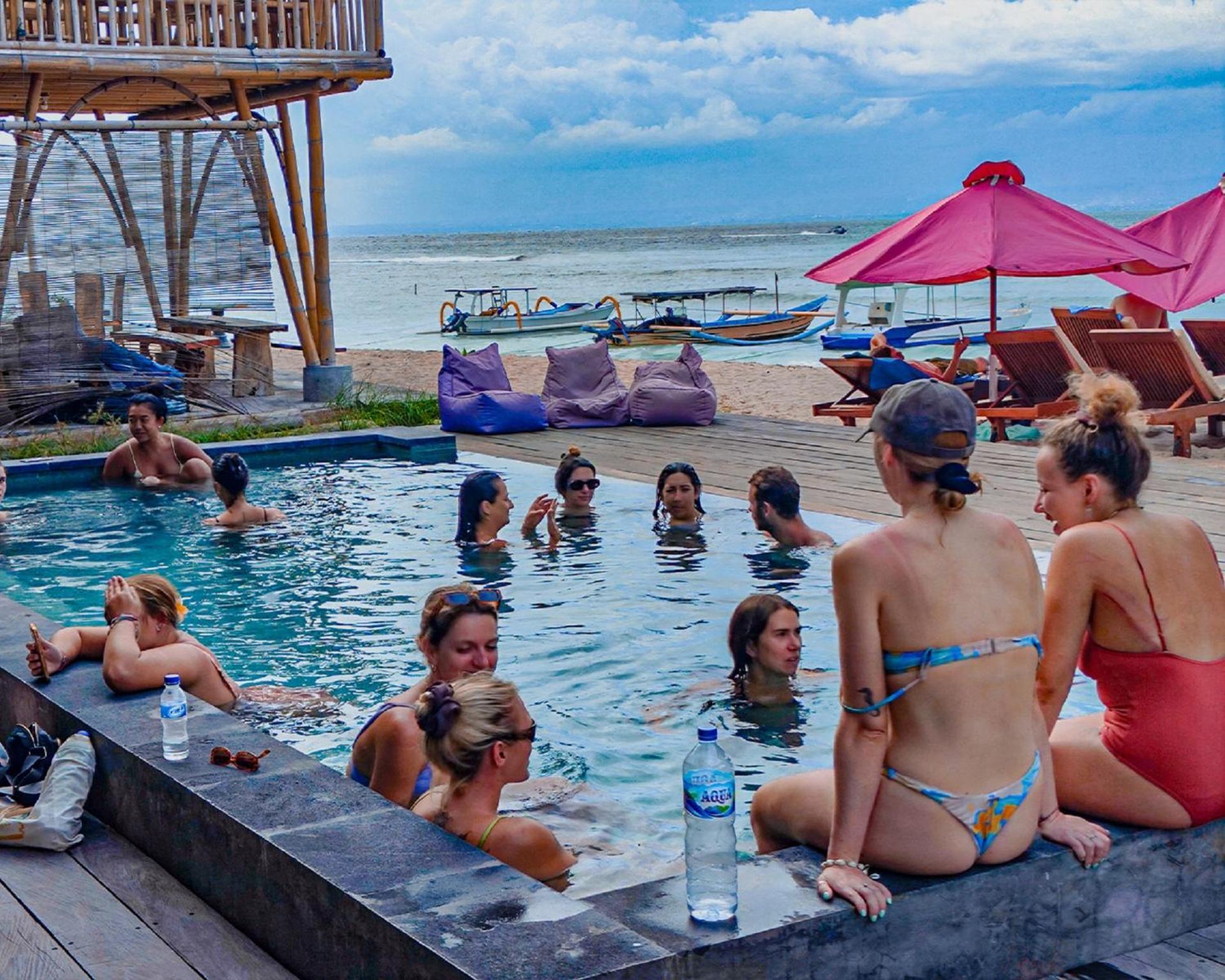 Lushy Hostel Nusa Penida Toyapakeh Bagian luar foto