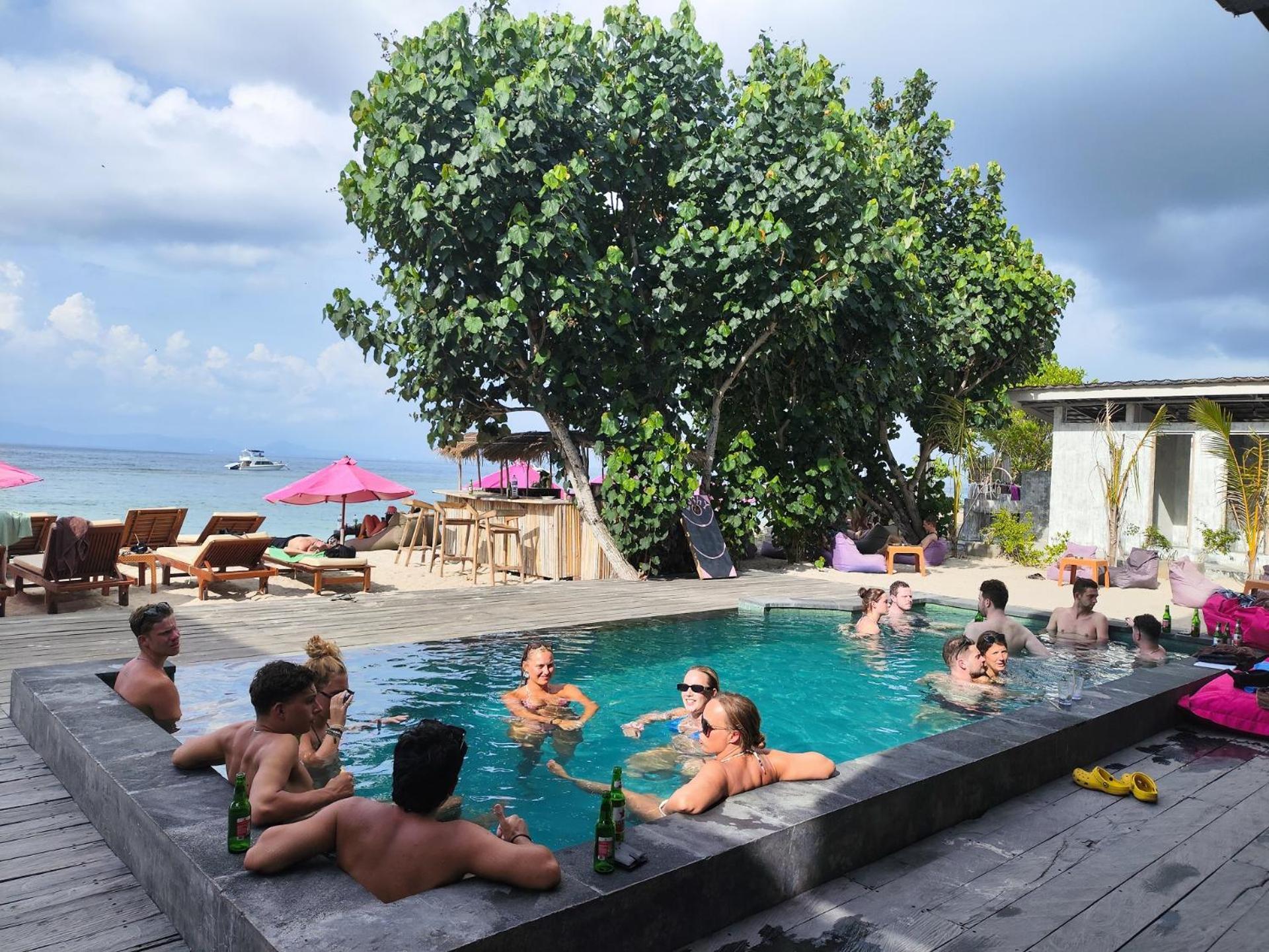 Lushy Hostel Nusa Penida Toyapakeh Bagian luar foto